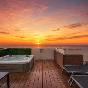 Heated Private Jacuzzi Penthouse Breathtaking Seaview