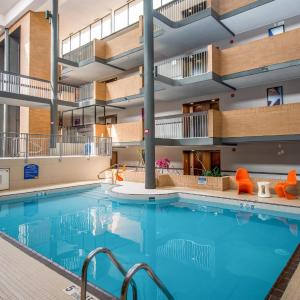 Coast Calgary University Area Hotel by APA