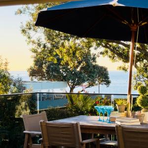 Onetangi Beach Pavilion -100 metres to Onetangi Beach! - Be My Guest Waiheke