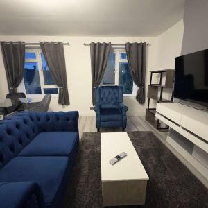 Stylish 2BR, Fast Wifi with balcony