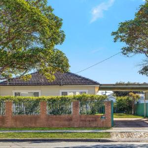 Family Tides - Umina Beach