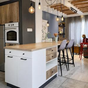 Luxury Loft Center #2 Min to Main Square# Parking