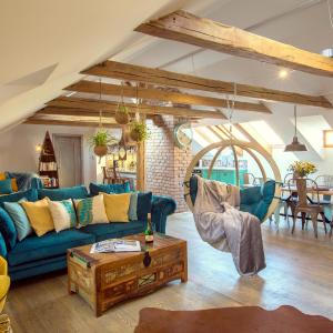Bohemian Chic 2 Bedroom 2 Bathroom Loft with Hanging Chair