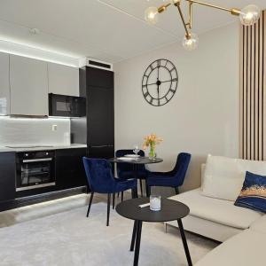 LuxCityhome 300m metro with glass balcony