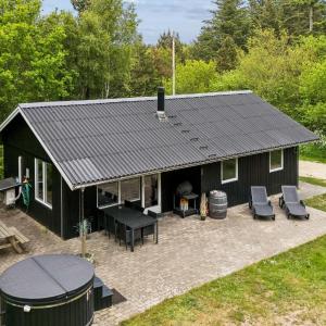 Lovely 6-Person Cottage With Outdoor Sauna - 1007