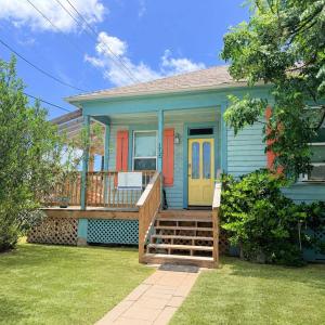 Casa Azul - 2 Blocks to Beach, Near Historic Strand, Private Yard!