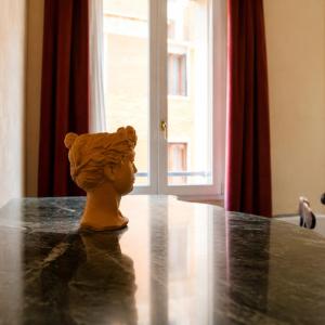 Piazza Maggiore Luxury Apartment by Synergy