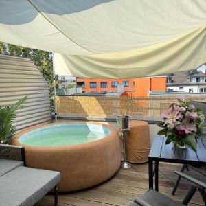 Executive Maisonette Penthouse Loft, Rooftop Pool, Central Hannover and Direct Messe Connection