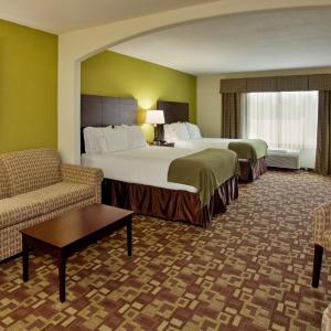 Holiday Inn Express Hotel & Suites Kansas City Sports Complex by IHG