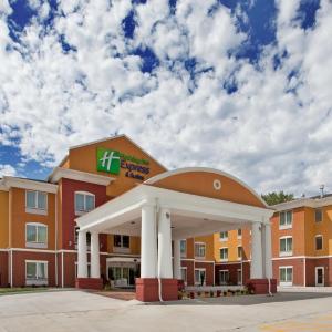 Holiday Inn Express Hotel & Suites Kansas City Sports Complex by IHG
