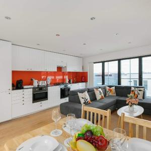 Stylish Family-Friendly Duplex Apartment With Balcony 5-Min Walk to Angel Station Sleeps 5