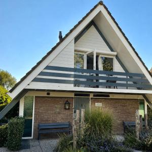 Holiday villa walking distance to North sea beach