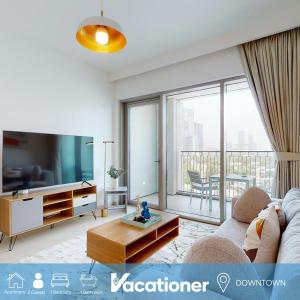 Vacationer Holiday Homes l 1 Bedroom Apartment l Close to Burj Khalifa l Pool Access & Free Wi-Fi