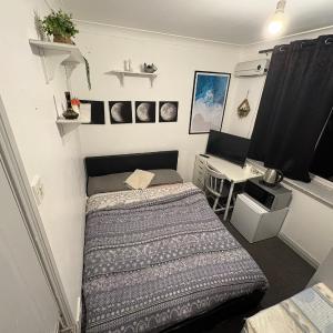 Double Room in a Cozy shared apartment, Custom House Harbour Apartments