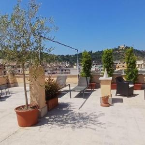 Top Floor Apt with Rooftop Terrace near St. Peter