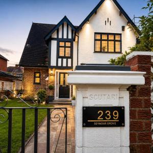 Charming Tudor Cottage White House Free Wifi Manchester