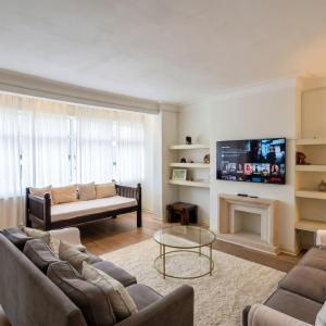 Spacious 3BR Home in Heart of Wimbledon