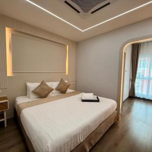 Bed By City Hotel