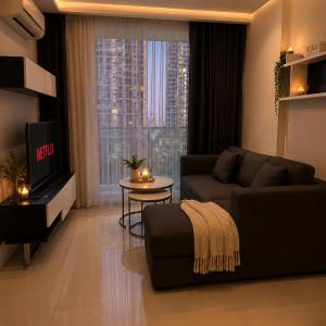 Spacious Sukhumvit Condo near EmQuartier