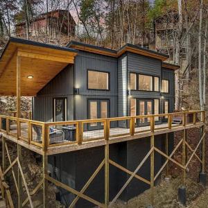 The Ridgeline Modern Cabin