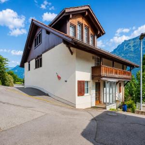 Luxury Swiss Chalet | Lake View • BBQ • AC • SPA • near Interlaken