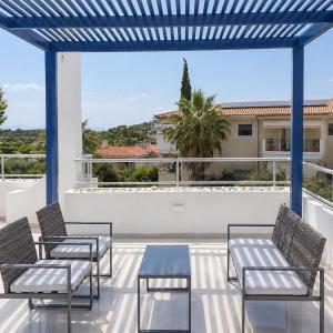 Adelos Maisonette Near Vouliagmeni Beach