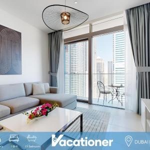Vacationer Holiday Homes l Chic 1 Bed l Perched on 30th Floor l Marina Views