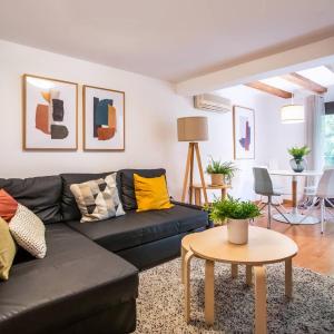 E3val1048 - Newly Decorated Flat closed to center