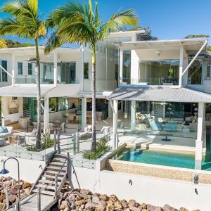 Iluka, Luxurious Riverfront Retreat