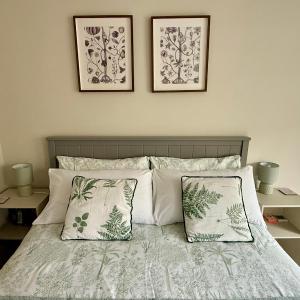 The Bit On The Side, Private Studio, Own Entrance, Free Driveway Parking, 10 min Drive to Bath, Cheap EV point