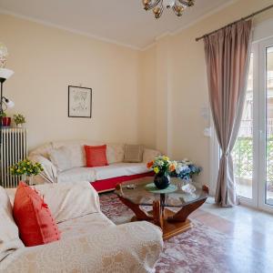 Cozy & Bright Home - 50m from metro station Άg Antonios