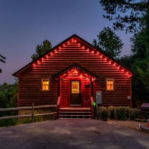 Mountains r Calling, Cozy Hideaway, King Beds, Hot-Tub, Arcade, EV Ready