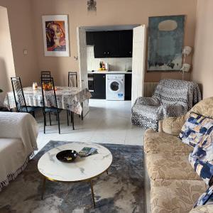 Spacious 2-Bedroom, 2-Bathroom by Dublin Castle