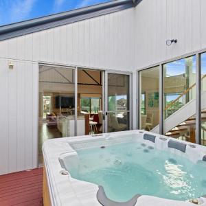 Bliss on the Bay - Full House