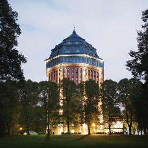 MÖVENPICK Hotel Hamburg City, historischer Wasserturm im Schanzenpark