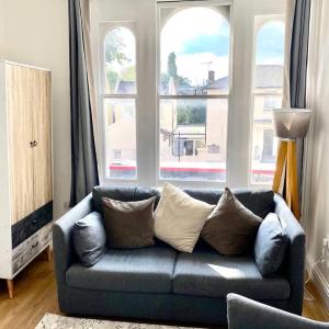 1 Bed Apartment - 3 mins walk Mile End Station-Queen Mary University-Hospital - Longer stays available