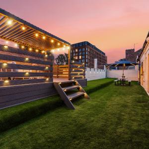LUXURY Retreat in Manchester - Close to City Centre-Etihad Stadium - sleeps 11