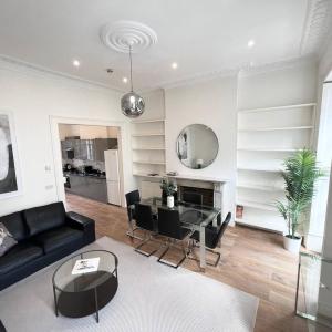 Large 3 Bed 3 Bath Apartment- Central London