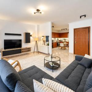 Urban Gateway Athens Family and Business Apartment with Parking