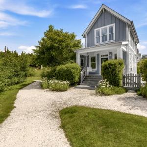 Creekside Cottage by Seabrook Hospitality