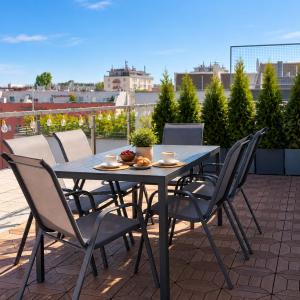 Apartment for 6 with Terrace & Air Conditioning near Metro U3
