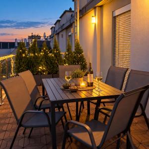 Apartment for 6 with Rooftop Terrace & Air Conditioning, close to Metro