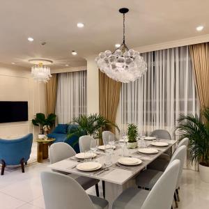 Elegant 4BR penthouse in BGC