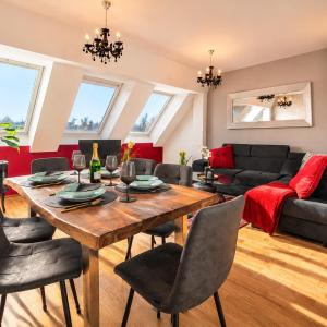 Two Bedroom Rooftop Apartment for 6 near City Center & Metro U2