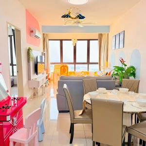 SeaView PoolView CityView BaliResidence Video game 5minJonker