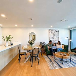 Designed Penthouse 2Bed & 2Bath with SkyTower View on Queen St