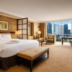 32nd Floor MGM Signature 2BR Combo High-Floor Views No Resort Fees