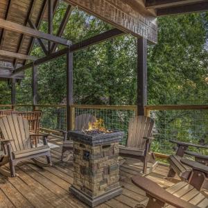 Near Dollywood with Pool Table-Hot Tub-Fire Pit-Game Room