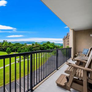 Smoky View Haven- Mtn Views, Indoor Pool, Hot tub, Playground, Walking Trail