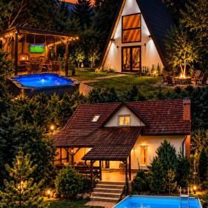 Porumbacu Retreat- "Forest A-frame" & "Max River"